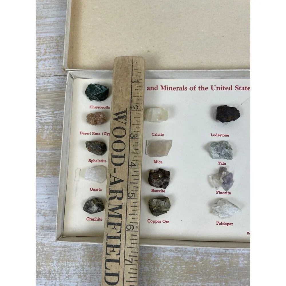 Vintage Rocks & Minerals Of The US Collection 18 Specimens Labeled Geology Set